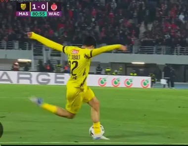 بالفيديو: "رابونا" خيالية تُهدي "الماص" صدارة البطولة وتُسقط الوداد في قمة "الزمن الجميل" بفاس